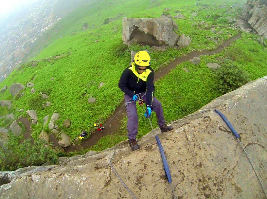 Full Day - Lomas De Lúcumo Trekking + Rapel