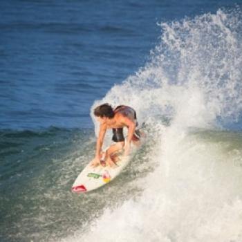 Surf en Playa Mejía