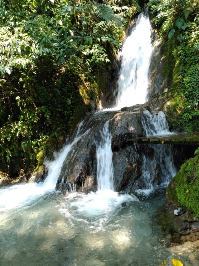 AVENTURA EN LAS CATARATAS DE HONOLULU Y CHULLACHAQUI