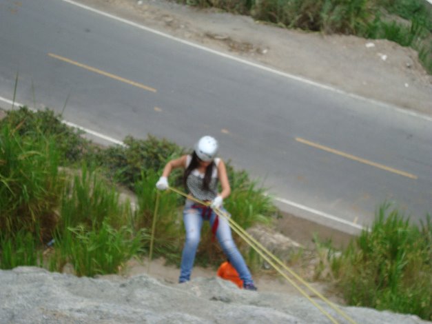 descenso en roca natural