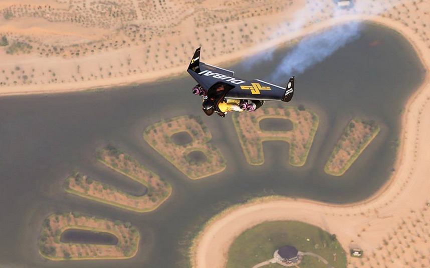 El cielo ya no es el límite: Jetman en Dubai.