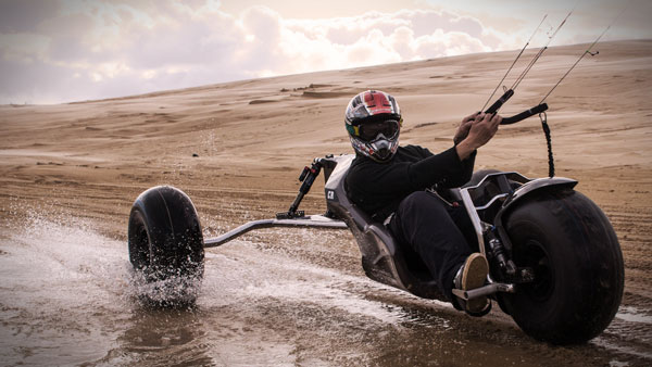 Kite Buggy: A toda vela sobre ruedas. 