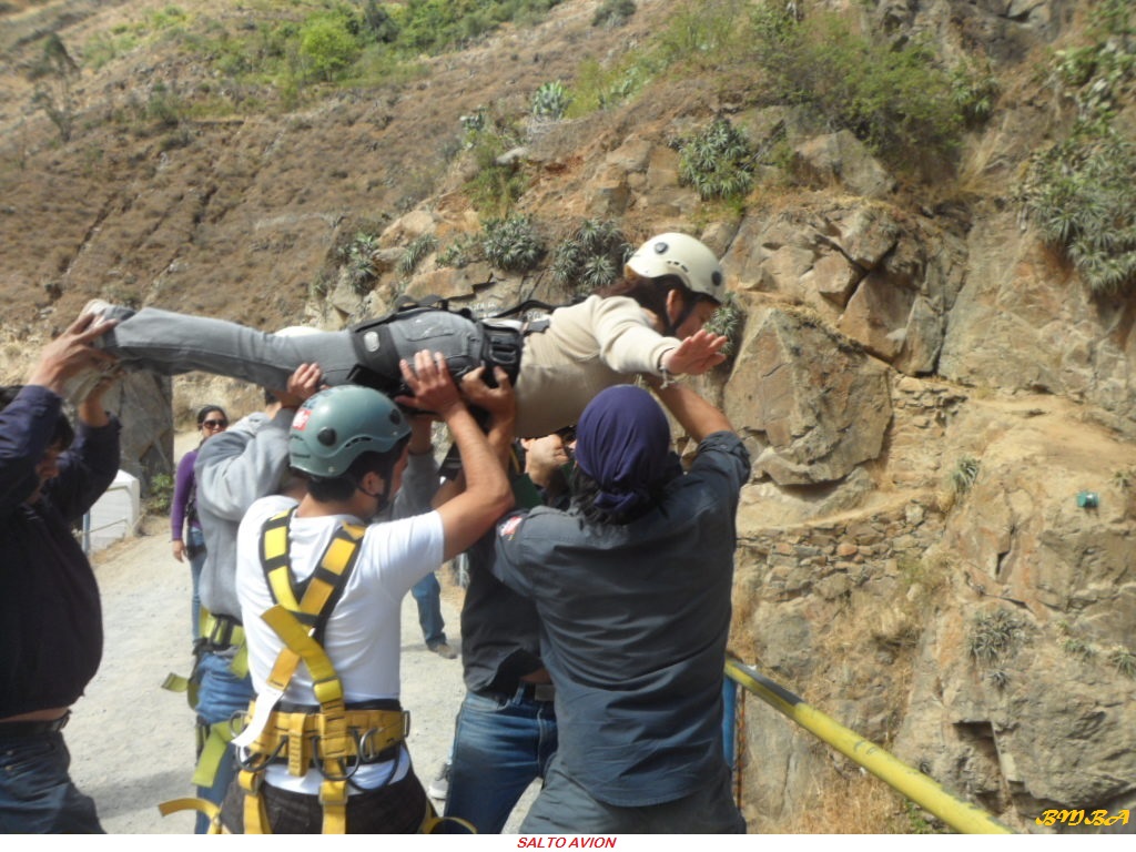Vive una experiencia única practicando puenting en Lima