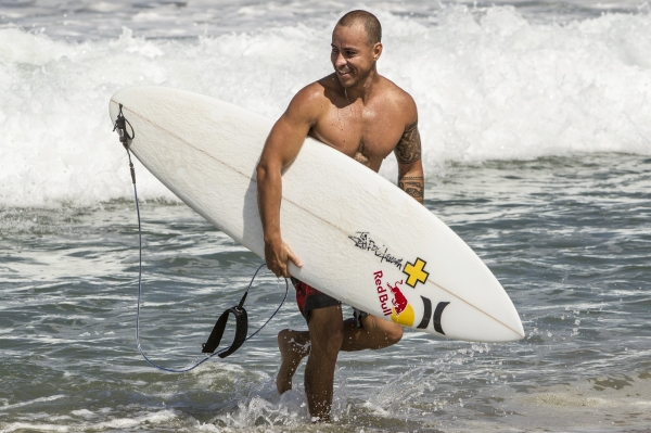 Carlos 'Coco' Nogales: La Leyenda del Surf que Desafía las Olas Gigantes