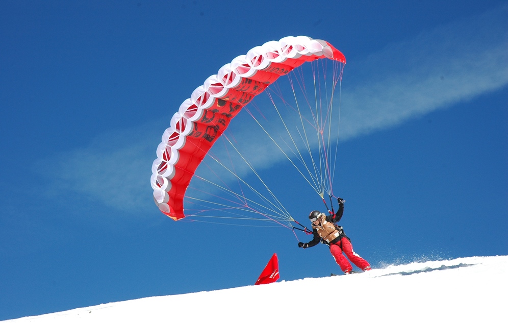 Speedriding: Combinación entre Parapente y Esquí