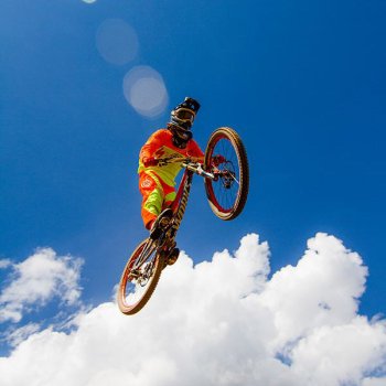 Sebastián Alfaro: Un cohete sobre ruedas