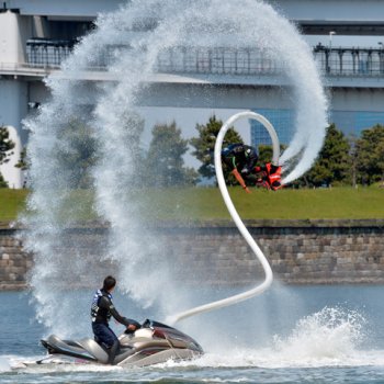 Flyboard: El nuevo deporte del futuro. 