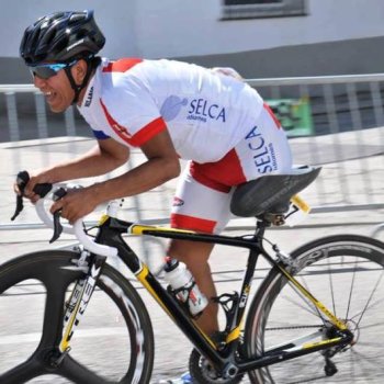 Ciclista peruano con discapacidad gana la medalla de plata en España
