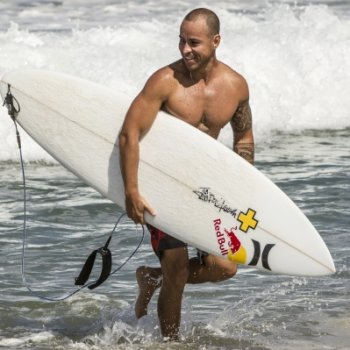 Carlos 'Coco' Nogales: La Leyenda del Surf que Desafía las Olas Gigantes