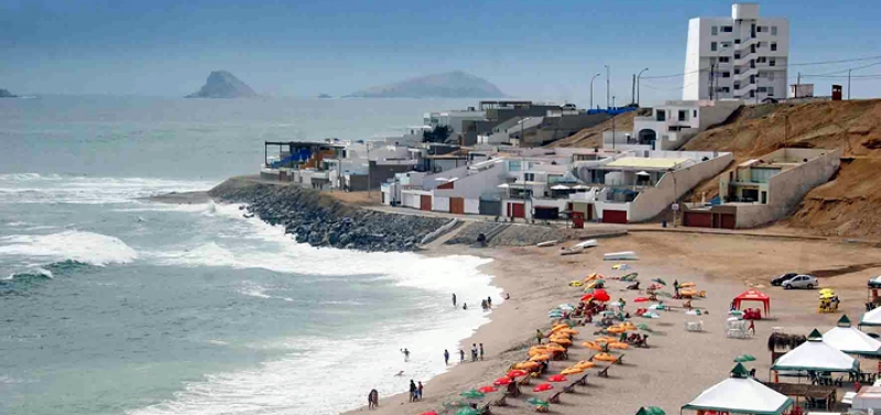 Vista principal de Playa Caballeros en Lima, Lima - De Aventura