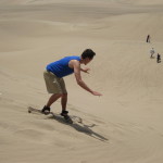 Vive la adrenalina del sandboard en la Huacachina